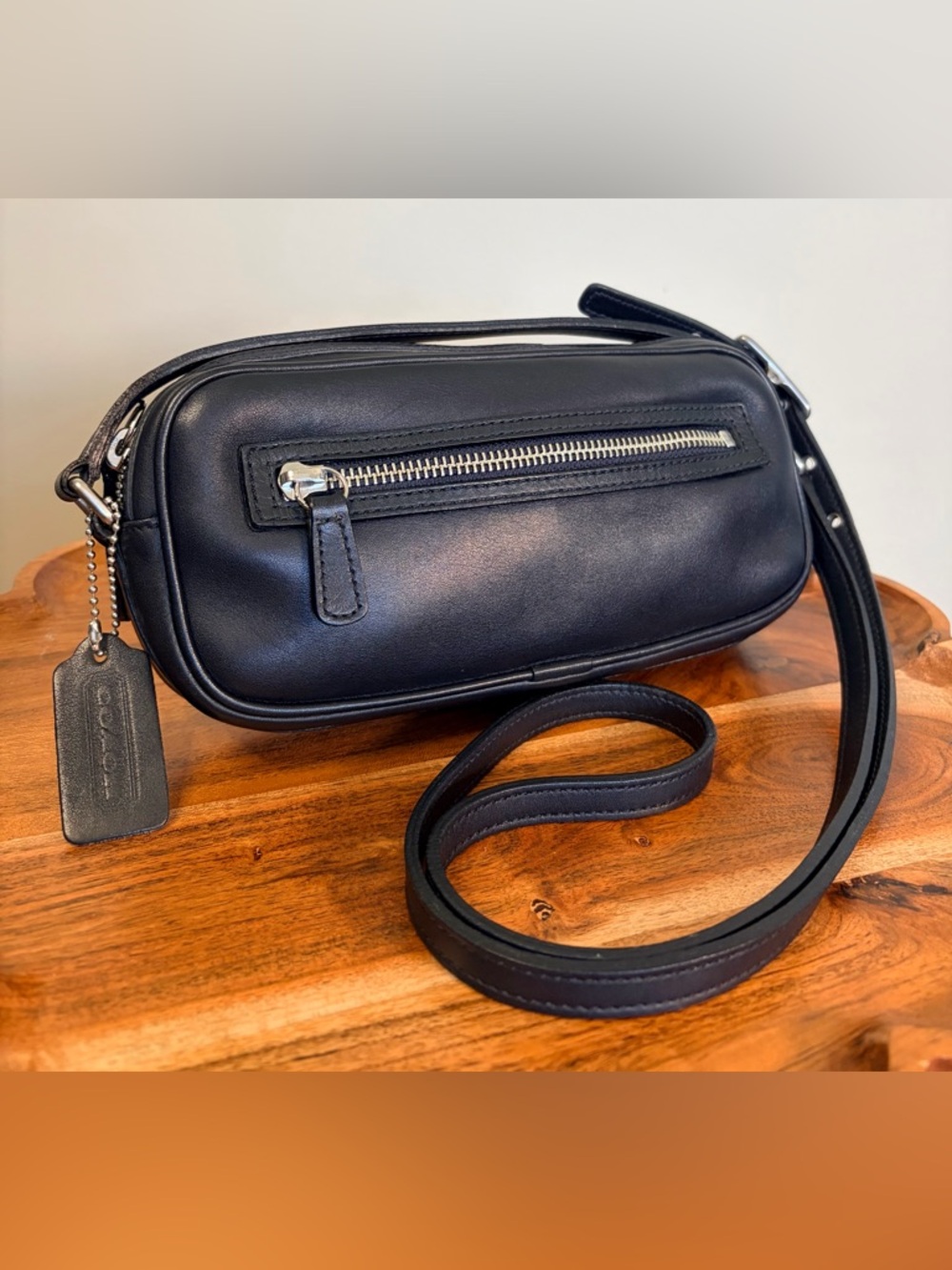 Vintage COACH East West Slim Black Leather Camera Crossbody Costa Rica 9589 EUC